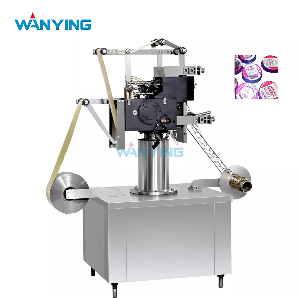 Macchina per la produzione di tappi completamente automatica